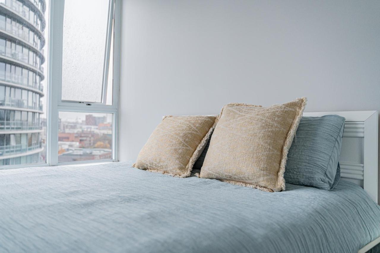 Amazing Views ! Leather Furniture ! Cozy Condo! Vancouver Eksteriør billede