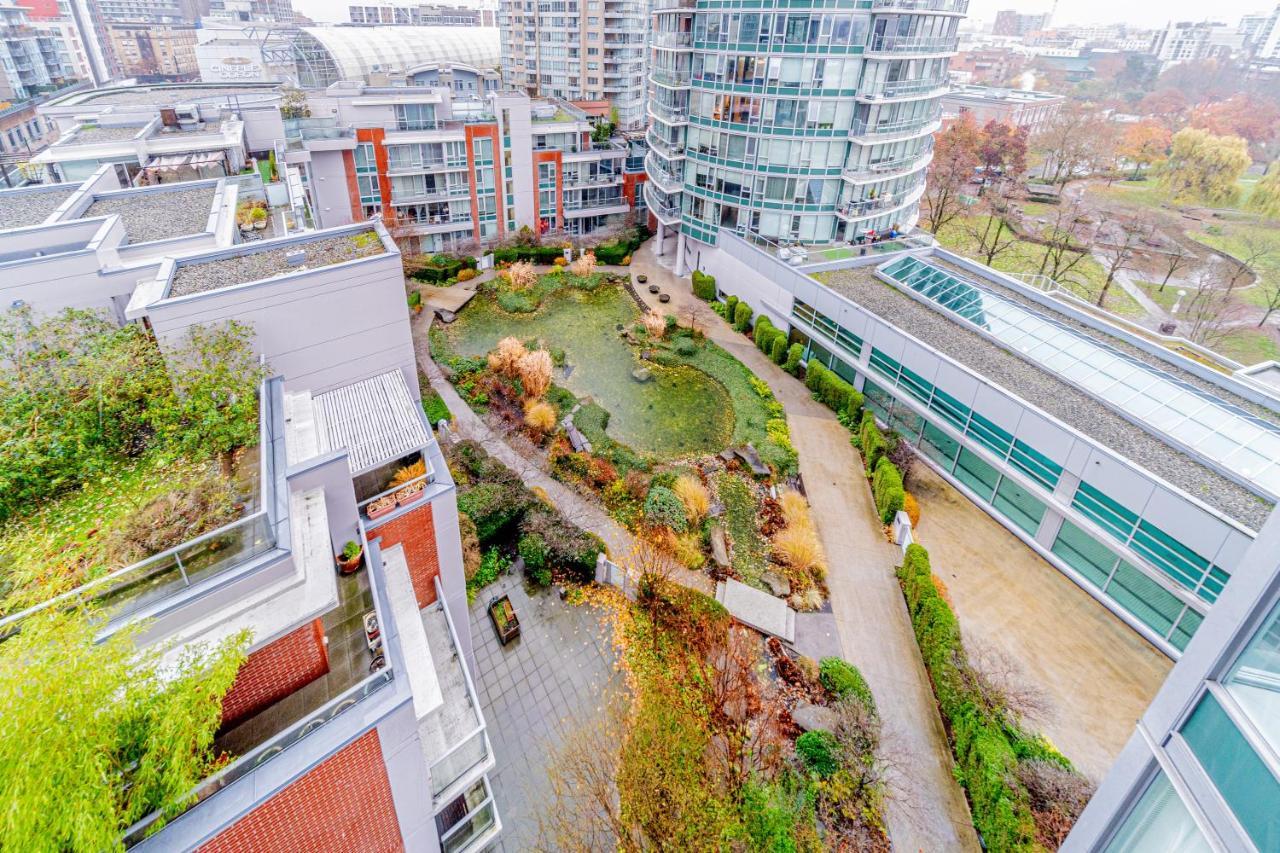Amazing Views ! Leather Furniture ! Cozy Condo! Vancouver Eksteriør billede