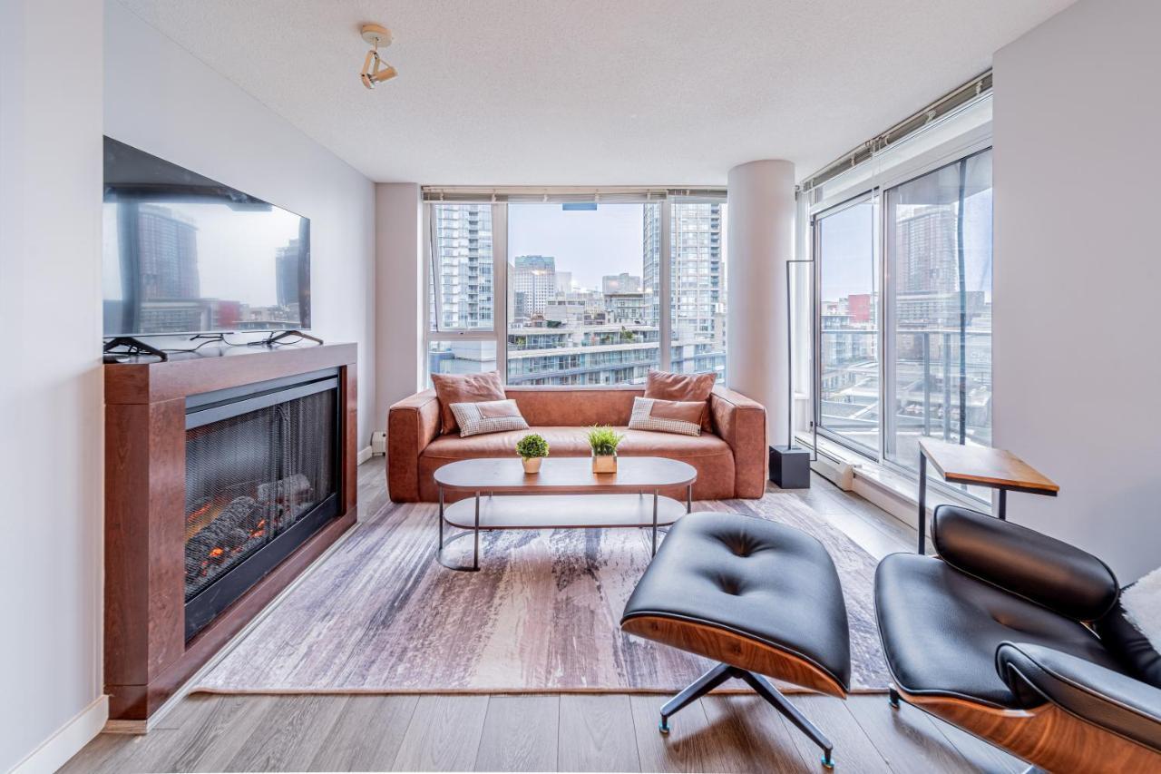Amazing Views ! Leather Furniture ! Cozy Condo! Vancouver Eksteriør billede