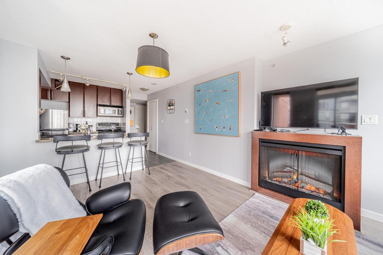 Amazing Views ! Leather Furniture ! Cozy Condo! Vancouver Eksteriør billede
